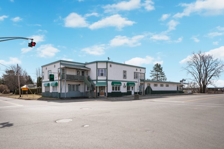 Triplex, 640Z 644Z Rue Laurier, Lyster