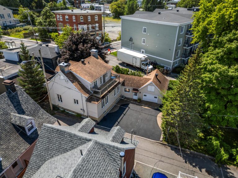 Maison à étages, 2 Rue Lévis, Lévis (Desjardins)